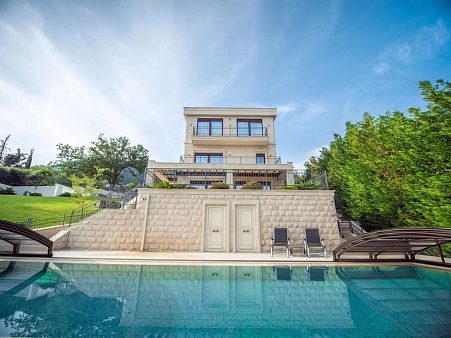 Einzigartige Villa in Tivat